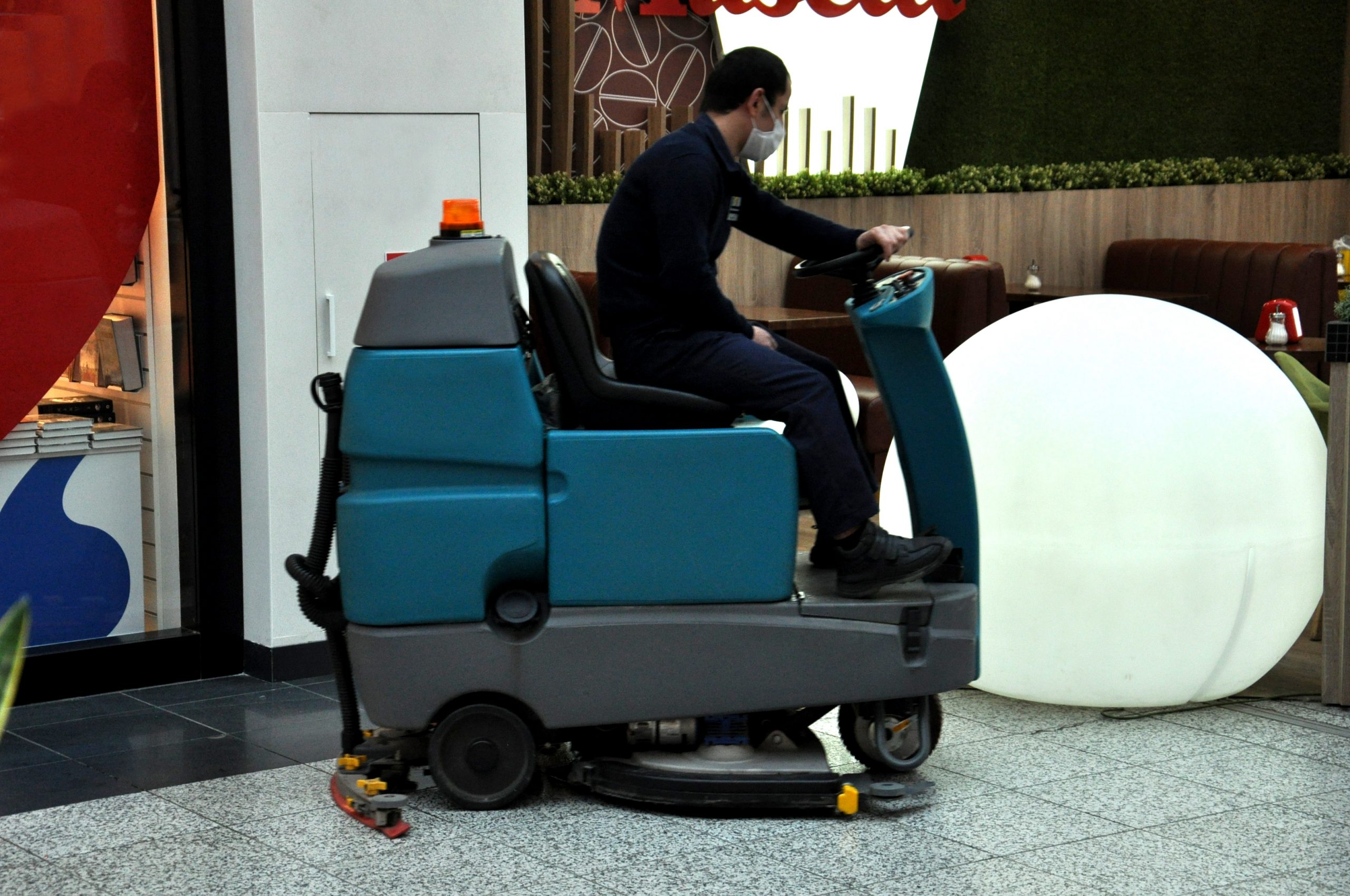 man-working-at-cleaning-car-in-shopping-center-2024-11-25-12-35-38-utc